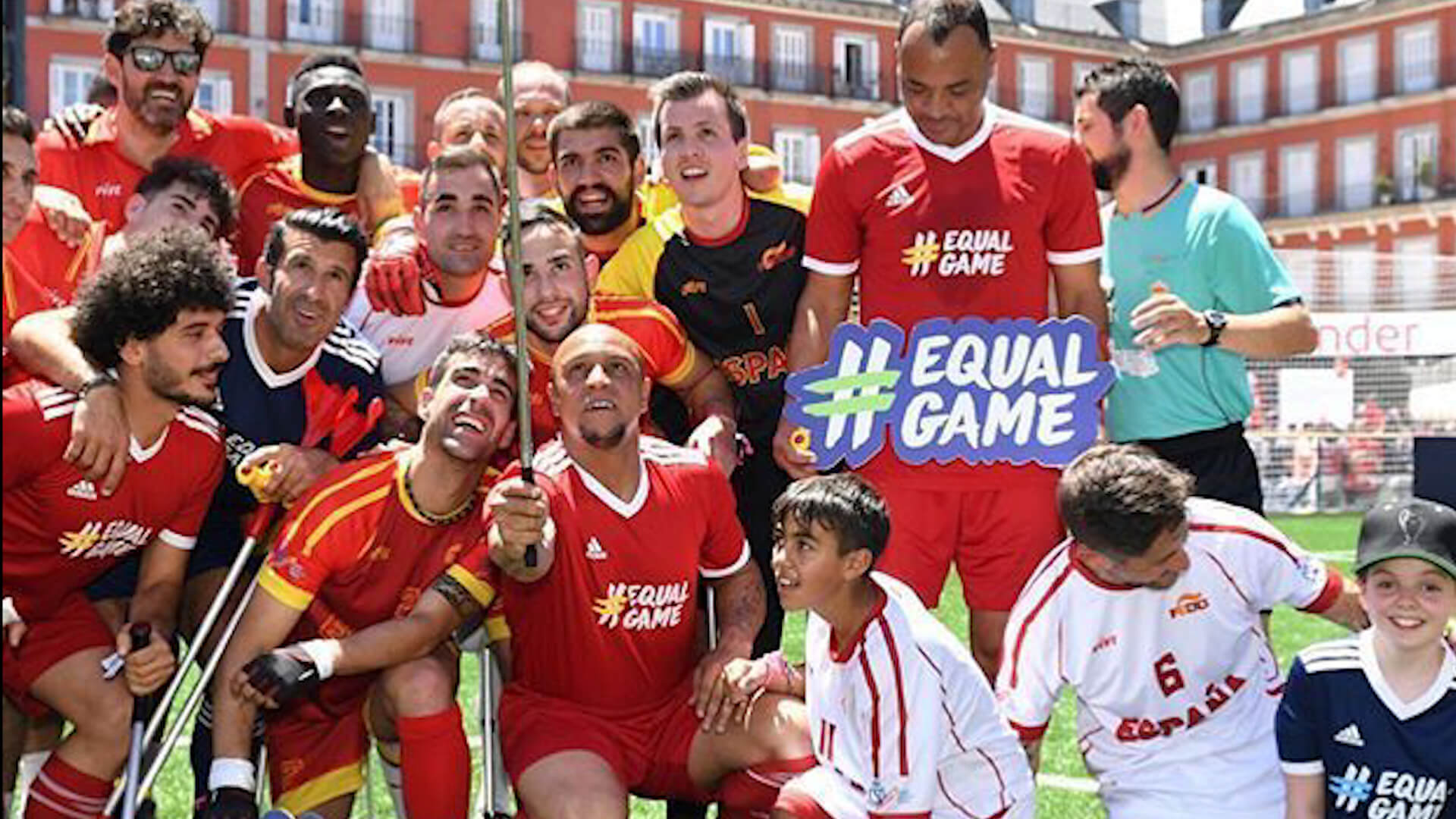Figo y Roberto Carlos, con la selección española de fútbol para amputados.