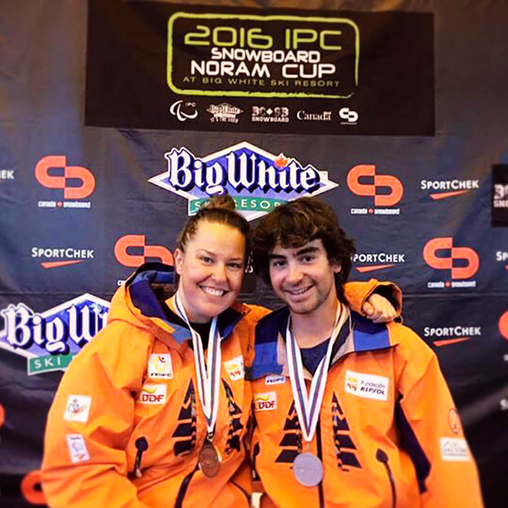 Snow en el podium-Los compenentes del equipo B de snowboard, Astrid Fina y Oier Zabala, consiguen medallas en la Continental Cup en Canada